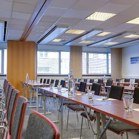 Western Airport Szálloda 3*
