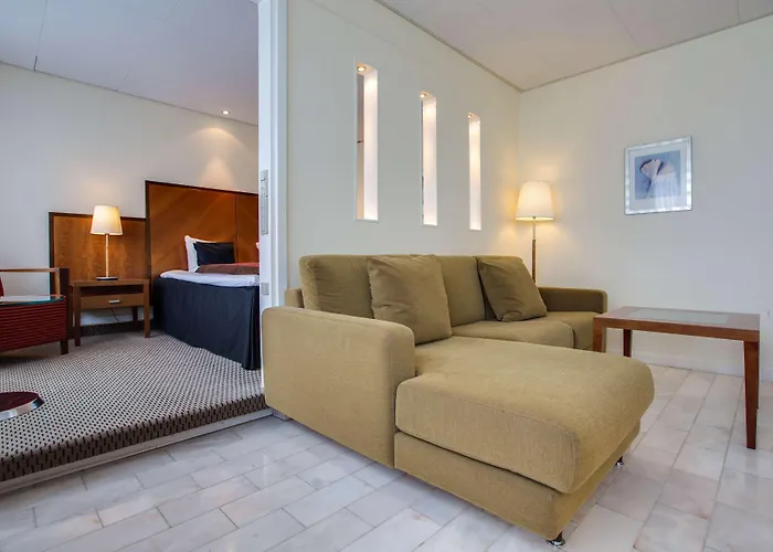 Hotel Western Airport 3*